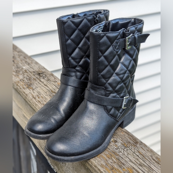 Dana Buchman- Women's Quilted Ankle Boots - Picture 7 of 10